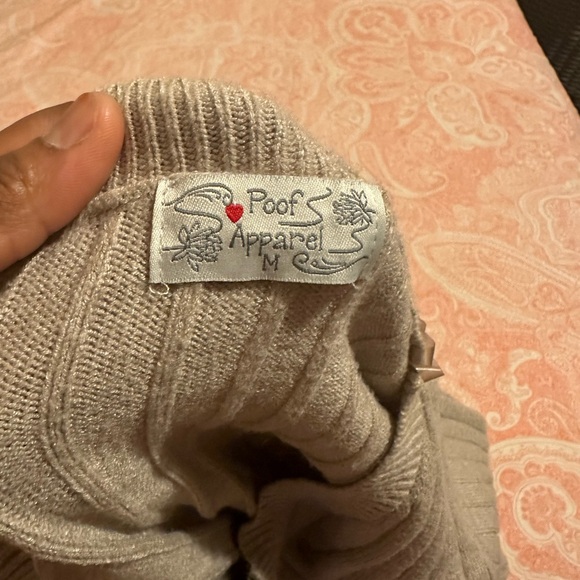POOF APPAREL SOFT AND STRETCHY WOMEN V-NECK SWEATER SIZE M IN EXCELLENTCONDITION - Picture 6 of 11